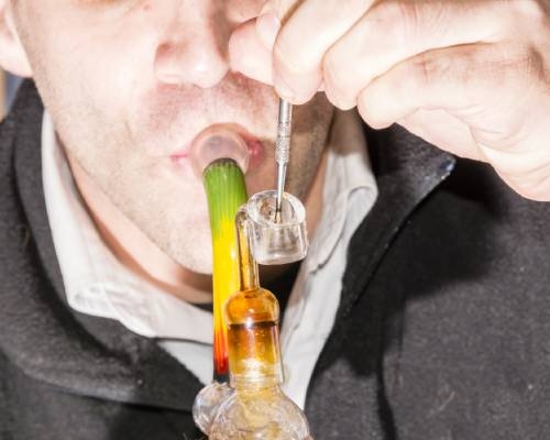 Hoe Moet Je Dabben met een Dab Rig of Vaporizer Pen?